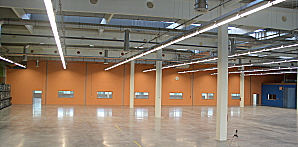 Foto výrobní haly s osvětlením