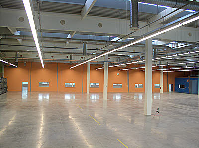 Výrobní hala se systémem řízení osvětlení Krieger s plynulou regulací